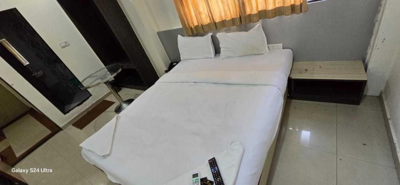 Hotel O Sargam Lodging And Boarding Ulhāsnagar Eksteriør bilde